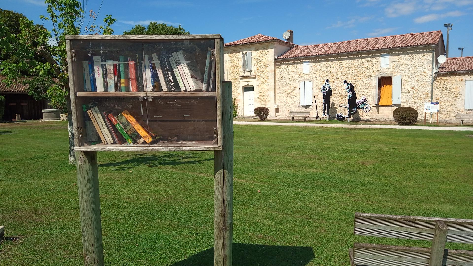 Espace vert de l eglise vendays